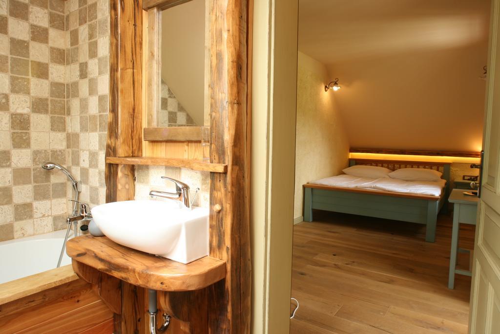 Villa Les With Hot Tub & Sauna Brežice Oda fotoğraf